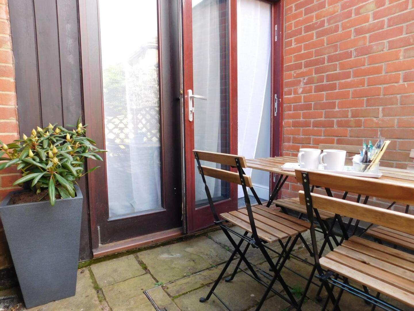 City Center Ground Floor Flat With Patio &Parking NWI Exterior foto